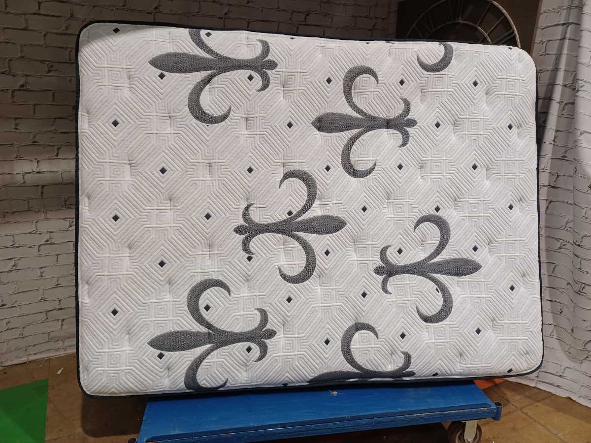 Stearns & Foster® Estate EuroTop Arya 16 inch Mattress - Queen/Firm - Gallery Image 6